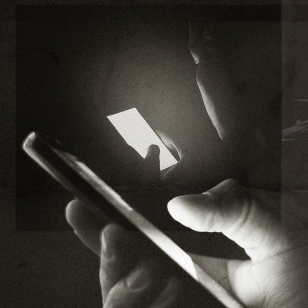 بررسی تأثیر برچسب نظریه توطئه