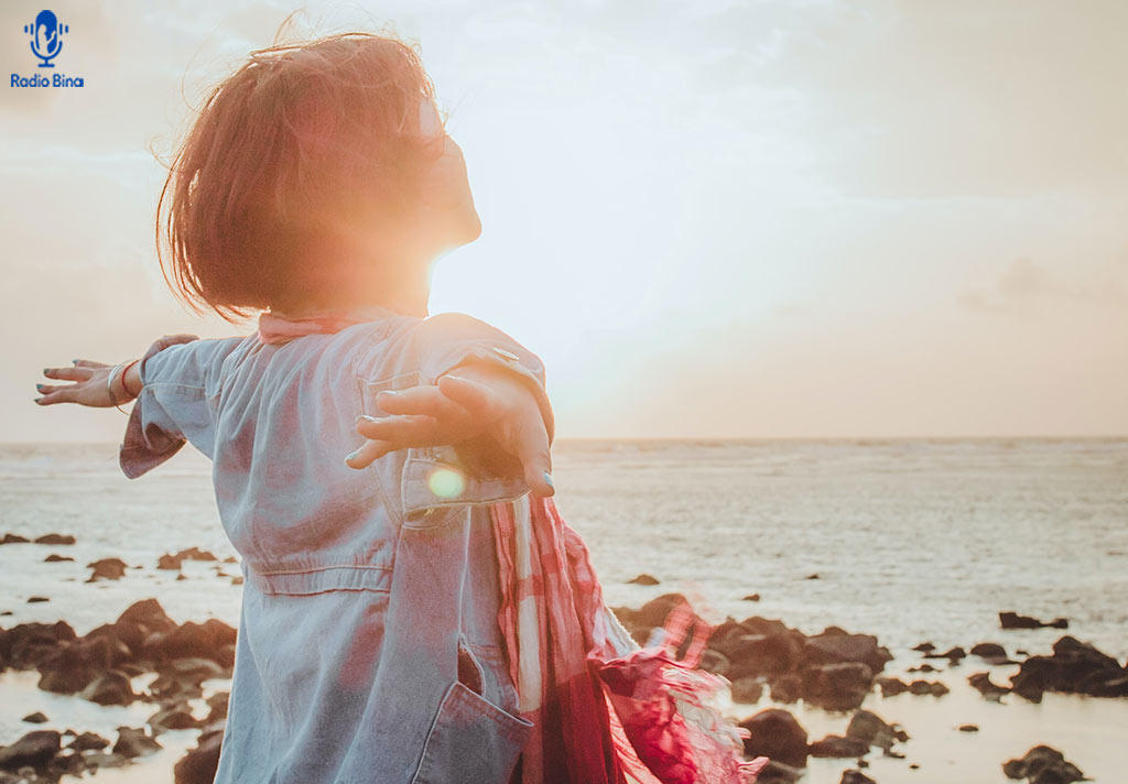 از بیرون به افکار خود نگاه کنید