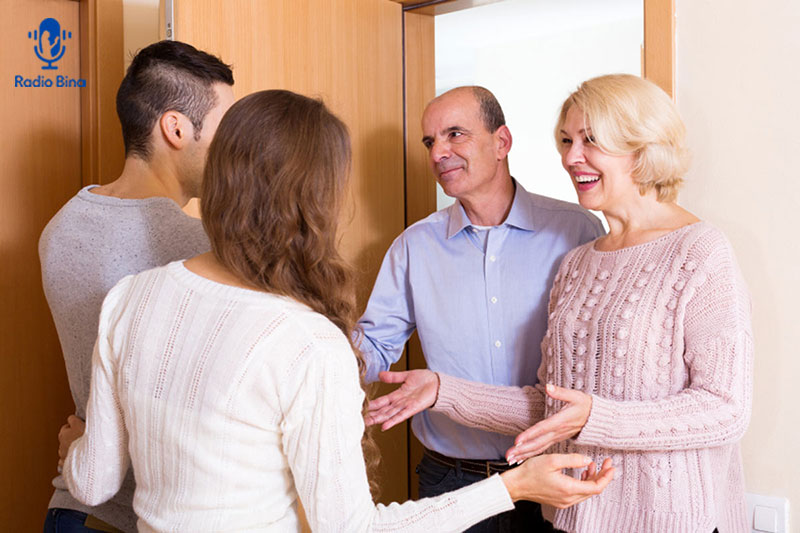 با والدین همسر خود ارتباط برقرار کنید