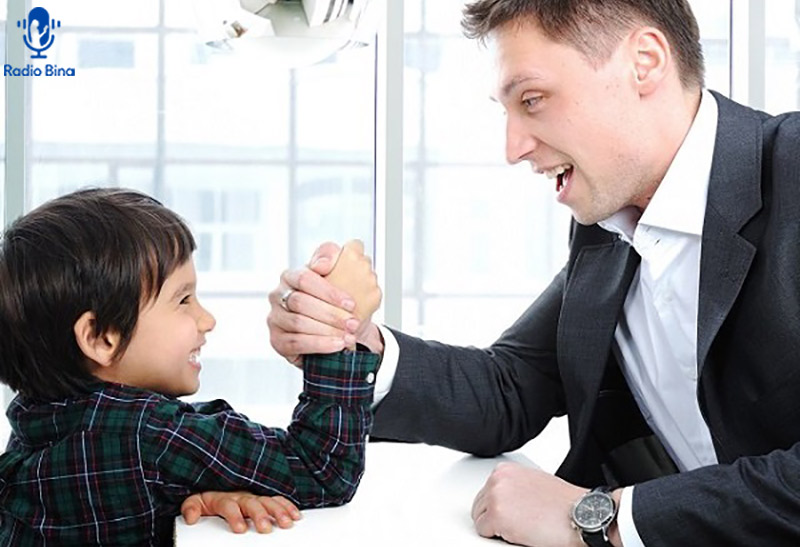 والدین موفق به فرزند خود نشان میدهند که عاشقش هستند