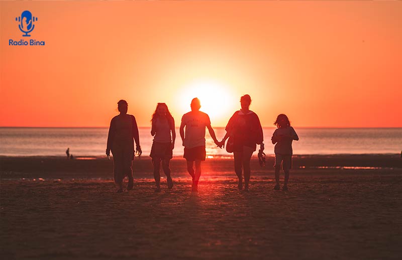 ارتباطات موثر با دیگران دارند